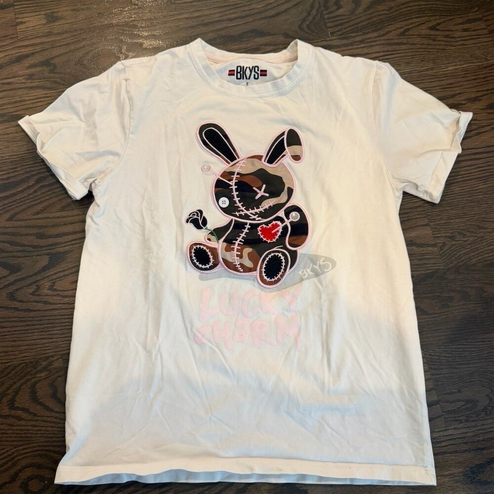 BKYS Lucky Charm Graphic Print T-Shirt Mens Size S White Camo Bunny Stitch